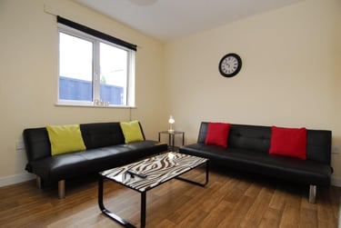2 bed flat, Gilwell Street,, City Centre, Plymouth, PL48BU - Image 3